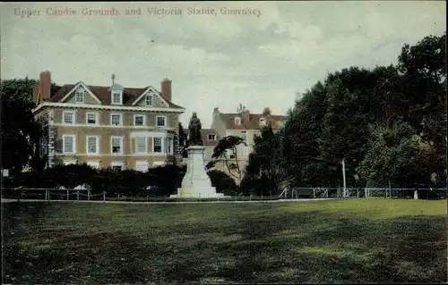 Ak Saint Peter Port Guernsey Kanalinseln, Upper Candie Grounds and Victoria Statue