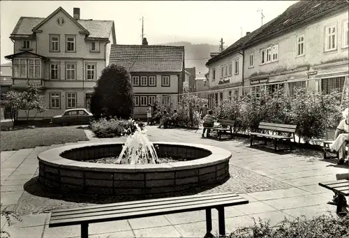 Ak Friedrichroda im Thüringer Wald, Platz der Jungen Pioniere, Brunnen