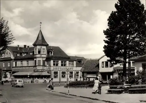 Ak Tabarz in Thüringen, Hotel Deutscher Hof, Restaurant, Passanten, Aurto