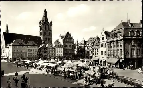 Ak Trier an der Mosel, Hauptmarkt mit St. Gangolf, Marktszene, Bus