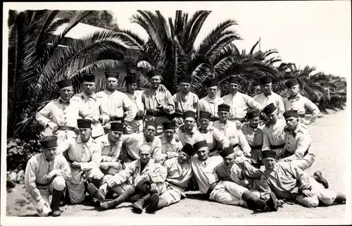 Foto Ak Marokko, Französische Soldaten in Uniformen