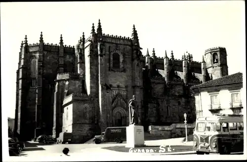 Foto Ak Guarda Portugal, Kirche, Denkmal, Bus