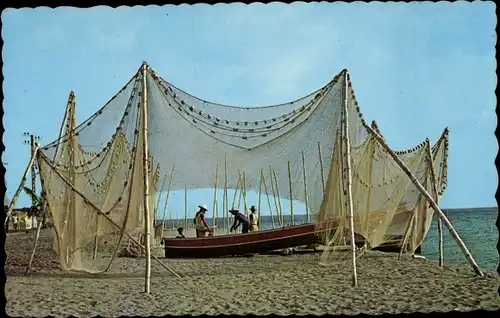 Ak The sunny caribean, Drying native fishing nets, Trocknen der Fischernetze