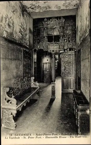 Ak Saint Peter Port Guernsey Kanalinseln, Hauteville House, the Hall