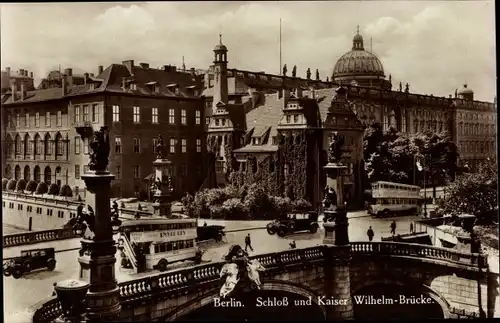 Ak Berlin Mitte, Schloss und Kaiser Wilhelm-Brücke