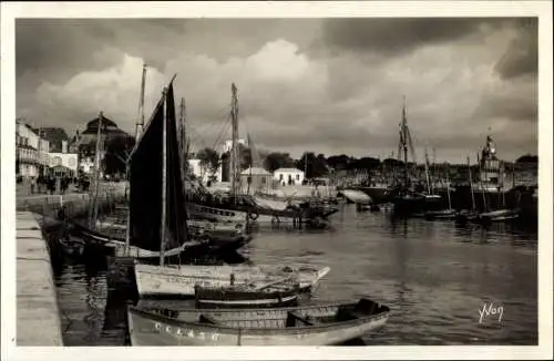 Ak Concarneau Finistère, l'avant Port, Boote