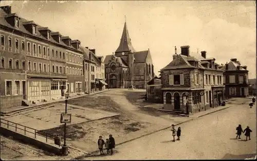 Ak Beaumont en Auge Calvados, Blick zur Kirche, Straßenpartie