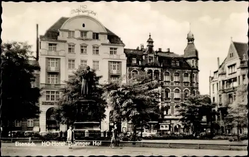Ak Lutherstadt Eisenach in Thüringen, HO Hotel Thüringer Hof, Lutherdenkmal