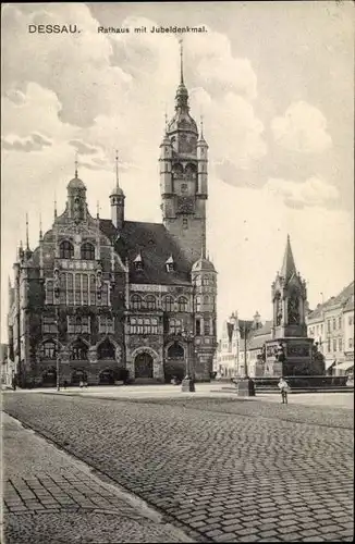 Ak Dessau in Sachsen Anhalt, Rathaus mit Jubeldenkmal