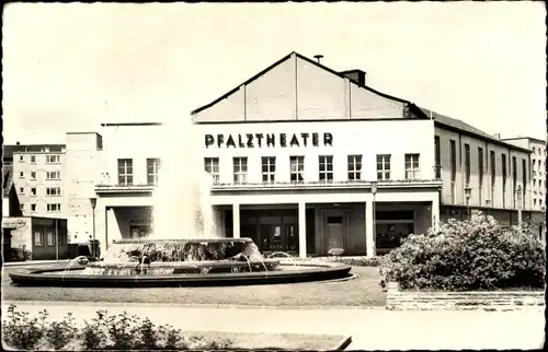 Ak Kaiserslautern in der Pfalz, Pfalztheater, Außenansicht, Springbrunnen