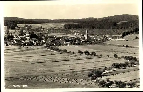 Ak Münsingen Württemberg, Blick auf den Ort mit Landschaft