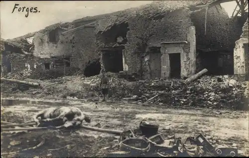 Foto Ak Forges in Frankreich, Kriegszerstörungen, I. WK