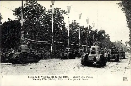 Ak Paris, Fetes de la Victoire 14 Juillet 1919, Defile des Tanks