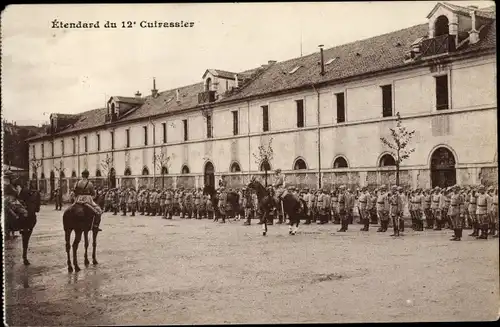 Ak Etendard du 12e Cuirassier, Französische Soldaten