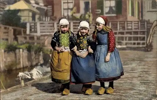 Ak Mädchen in niederländischen Volkstrachten, Photochromie