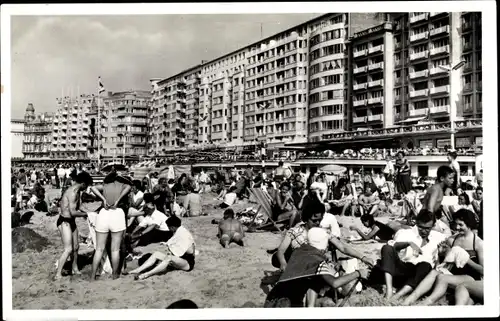 Ak Oostende Ostende Westflandern, Zonnebaden, Strandszene