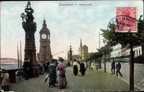 Ak Düsseldorf am Rhein, Rathausufer, Passanten, Uhr