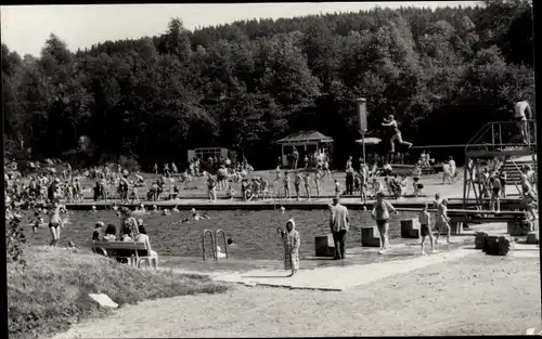 Ak Sehma Sehmatal im Erzgebirge, Volksbad, viele Badegäste, Schwimmbecken