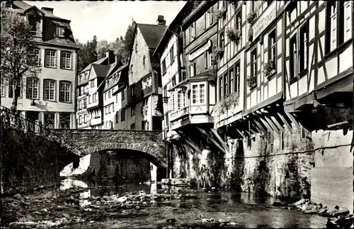 Ak Monschau Montjoie in der Eifel, Fachwerkhäuser an der Rur, Café