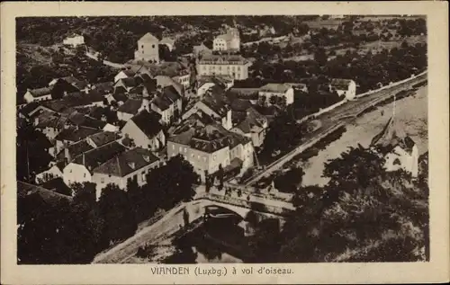 Ak Vianden Luxemburg, a vol d'oiseau, Ansicht von oben, Fluss