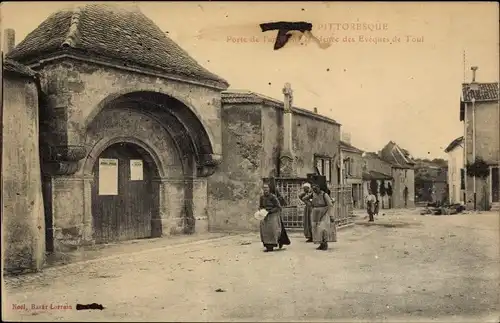 Ak Toul Lothringen Meurthe et Moselle, Porte de l'ancienne residence des Eveques de Toul