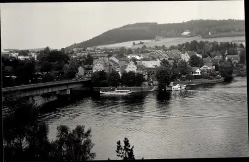 Foto Ak Saalburg in Thüringen, am Stausee der Bleilochtalsperre, Teilansicht mit Brücke
