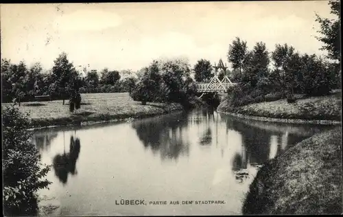 Ak Hansestadt Lübeck, Partie aus dem Stadtpark