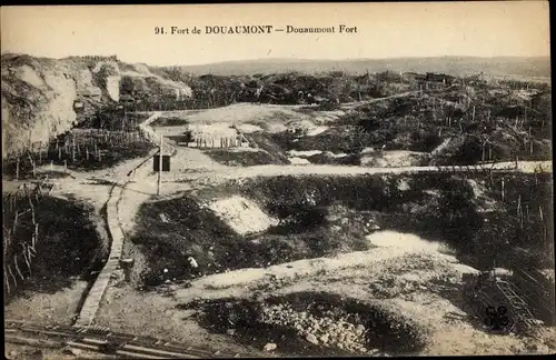 Ak Douaumont Wallonien Luxemburg, Douaumont Fort, Felder