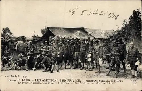 Ak Les Americains en France, premier dejeuner sur la terre Francaise, amerikanische Soldaten, I WK