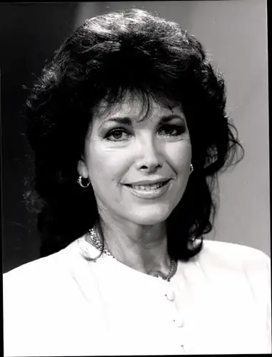 6 Fotos von Fernsehmoderatorin Petra Schürmann