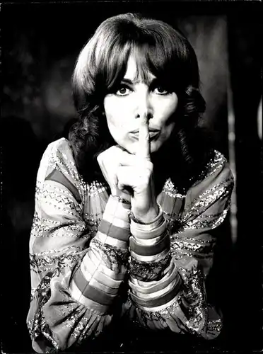 6 Fotos von Fernsehmoderatorin Petra Schürmann