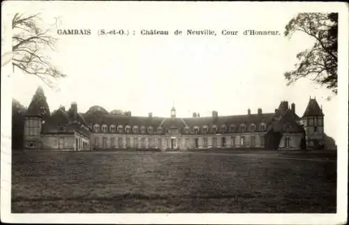 Ak Gambais Yvelines, Chateau de Neuville, Cour d'Honneur
