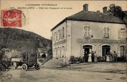 Ak Bourg Lastic Puy de Dôme, Hôtel des Voyageurs et le tunnel