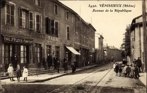 Ak Vénissieux Lyon Rhône, Avenue de la République, Café Flevin Tabak Geschäft