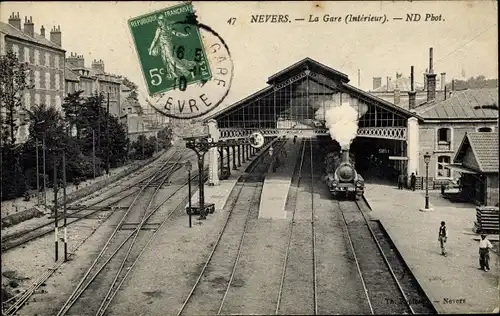 Ak Nevers Nièvre, La Gare, Lokomotive