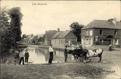 Ak Berneval le Grand Seine Maritime, Teichpartie, Rinder, Anwohner, Schiffsmodell