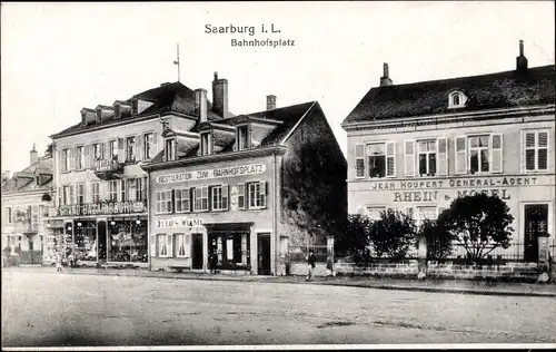 Ak Sarrebourg Saarburg Lothringen Moselle, Bahnhofsplatz, Restaurant, Geschäft Rhein & Mosel