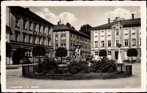 Ak Lengenfeld Vogtland Sachsen, Partie am Marktplatz, Brunnen, Hotel zu goldenen Löwen