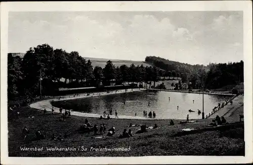 Ak Warmbad Wolkenstein Erzgebirge, Badegäste im Freischwimmbad