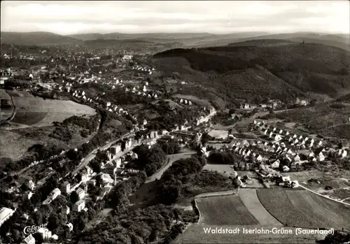 Ak Grüne Iserlohn im Märkischen Kreis, Fliegeraufnahme vom Ort