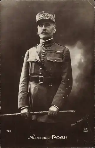 Ak Marechal Ferdinand Foch, Portrait in Uniform