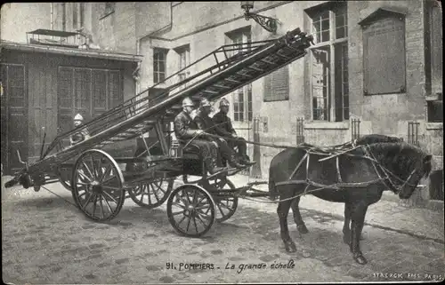 Ak Pompiers, La grande échelle, Löschwagen, Feuerwehr