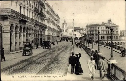 Ak Algier Alger Algerien, Boulevard de la Republique, Straßenszene, Straßenbahnschienen
