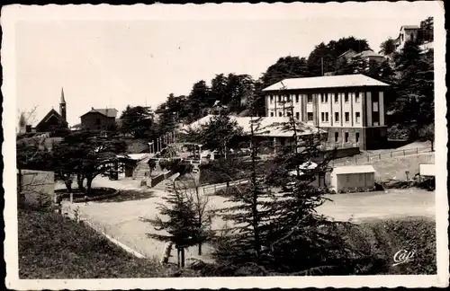 Ak Chréa Algerien, Vue sur la Place Les Hotels et Eglise, Kirche, Panorama