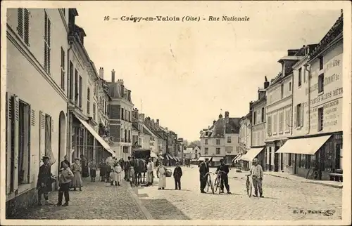 Ak Crépy en Valois Oise, Rue Nationale, Anwohner