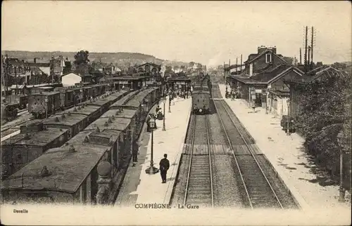 Ak Compiègne Oise, La Gare, Gleisansicht