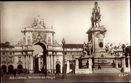 Ak Lisboa Lissabon Portugal, Terreiro do Paco, Denkmal, Torbogen