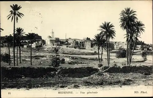 Ak Médenine Tunesien, Vue generale, Blick auf den Ort, Minarett, Palmen