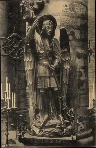 Ak Bruxelles Brüssel, Statue von Saint Michel in der Kirche