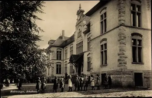Ak Fahrwangen am Hallwilersee Kanton Aargau, Schulhaus